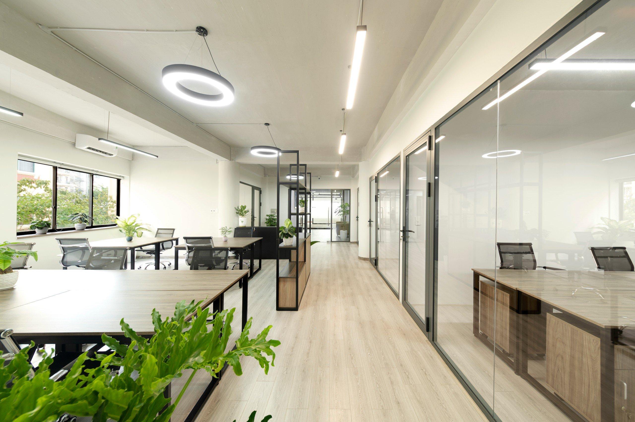 Full service office in District 10