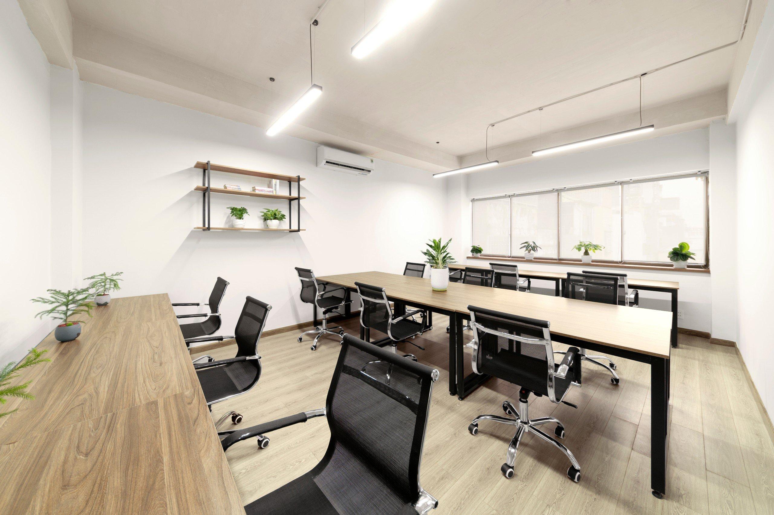 Full service office in District 10