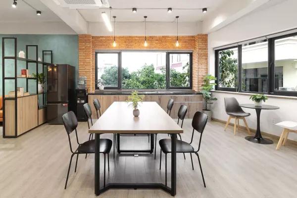 - Uniworks chuyên cung cấp giải pháp về không gian làm việc với mong muốn kiến tạo môi trường làm việc sáng tạo và chuyên nghiệp cho quý khách hàng. Bằng sự chuyên nghiệp và tận tâm của mình, Uniworks cam kết không chỉ mang lại môi trường làm việc tuyệt vời mà còn đem lại trải nghiệm dịch vụ đẳng cấp cho quý khách hàng.